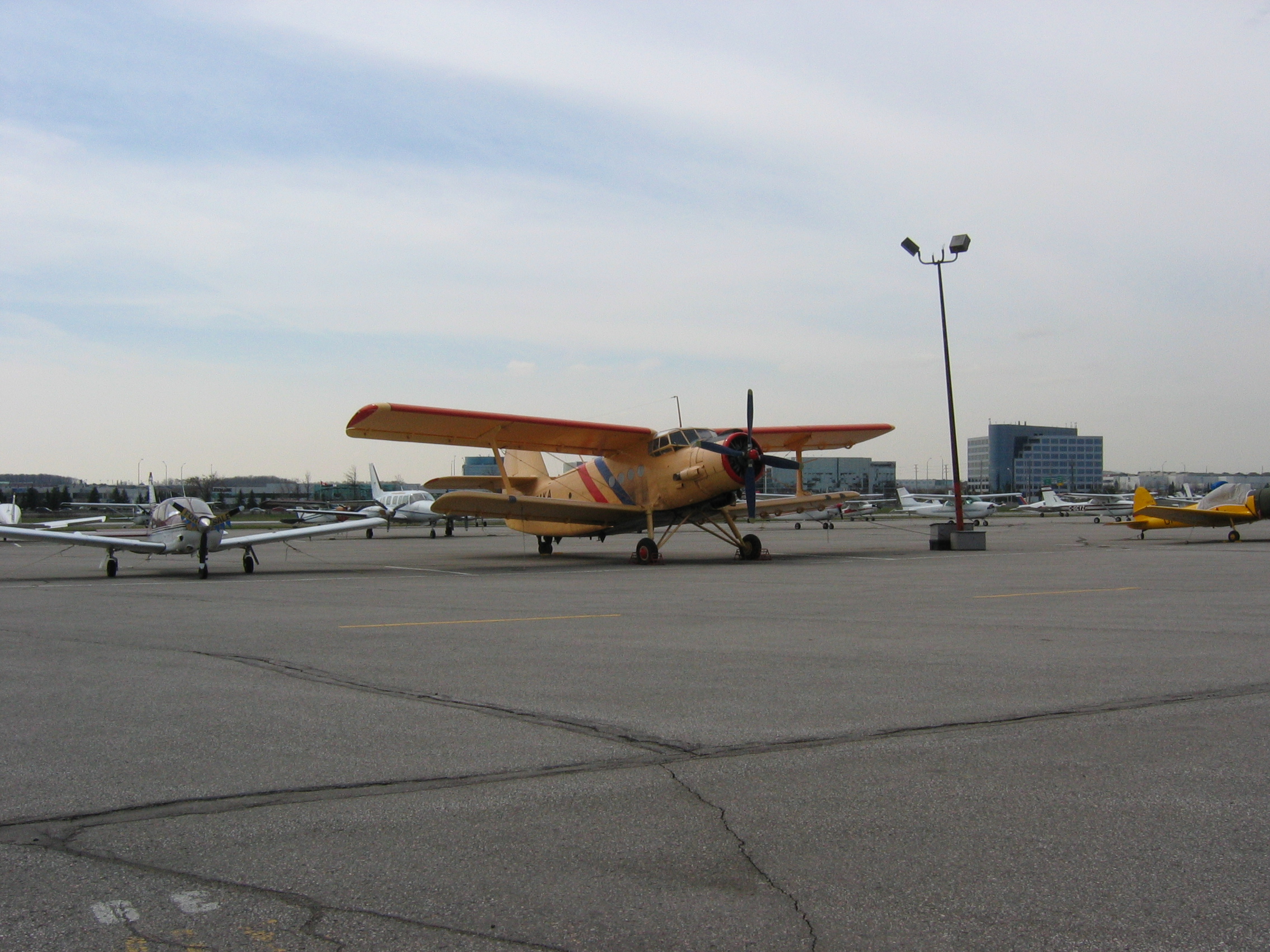 FLying over Toronto April 20 2004 02.JPG